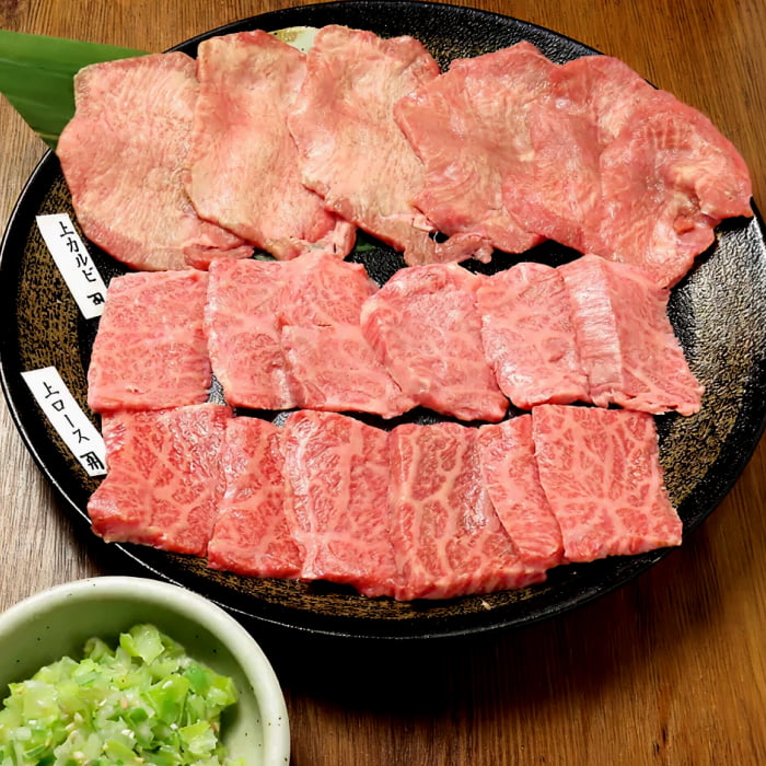 かないや焼肉盛り（上）