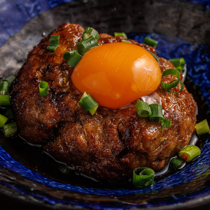 店仕込み和牛つくね 奥久慈卵黄のせ